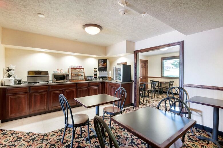 Motel Rodeway Inn & Suites