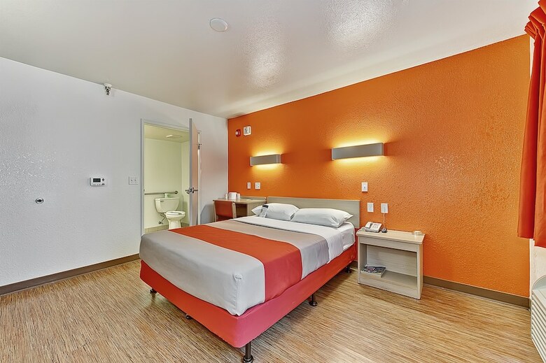 Motel 6 Chicago North - Glenview