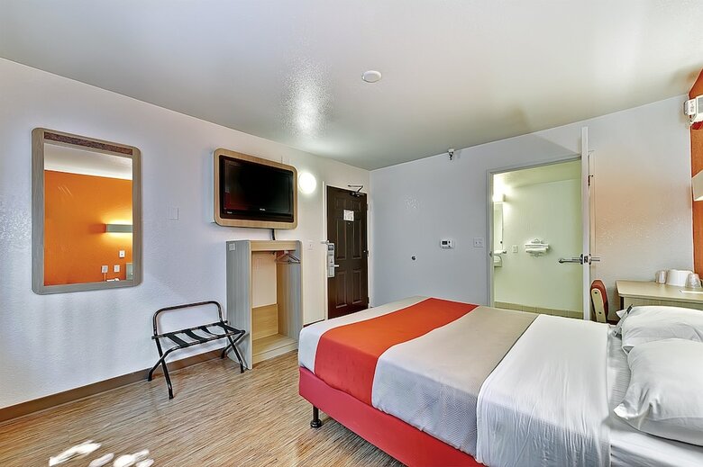 Motel 6 Chicago North - Glenview