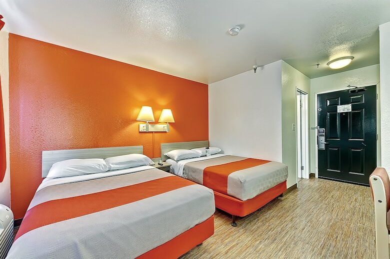 Motel 6 Chicago North - Glenview