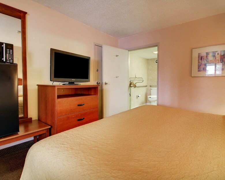 Hotel Econo Lodge North