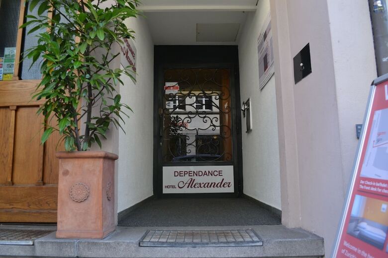 Hotel Alexander Guesthouse