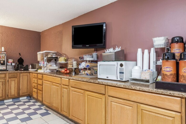 Hotel Howard Johnson By Wyndham Albany