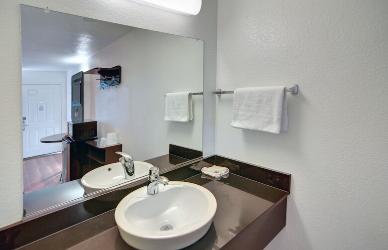Motel 6 Denton, Tx - Unt