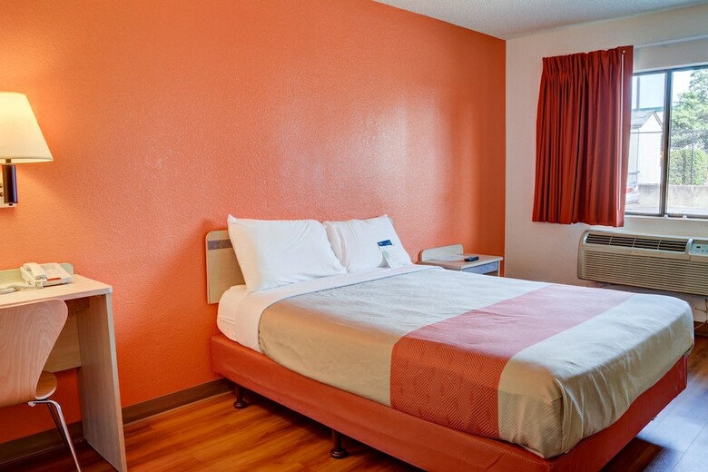 Motel 6 Salem, Or