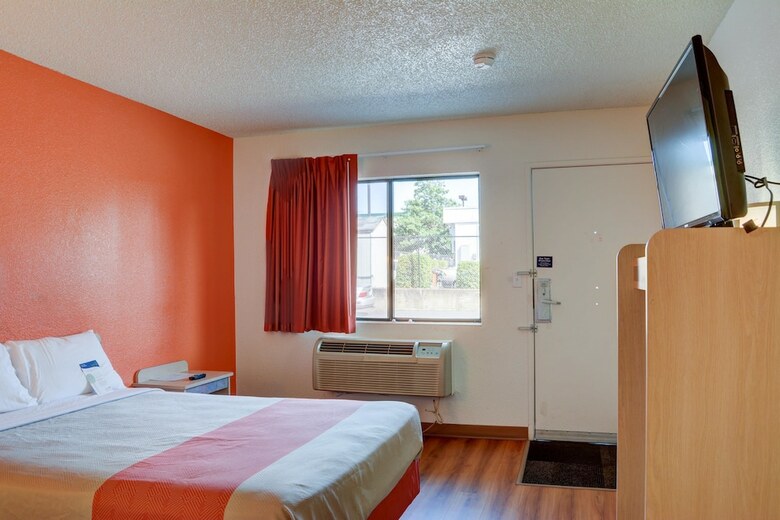 Motel 6 Salem, Or