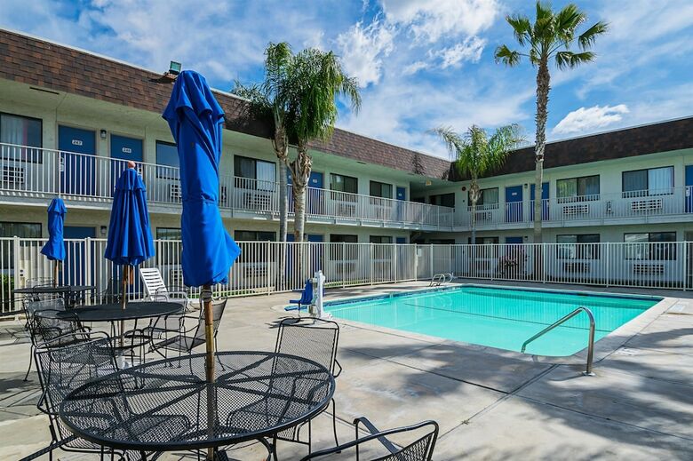 Motel 6 Lost Hills