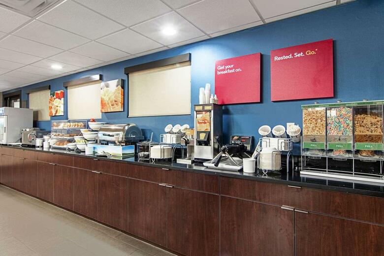 Hotel Comfort Suites Airport