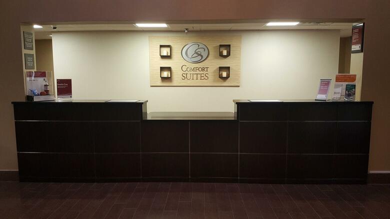 Hotel Comfort Suites Airport