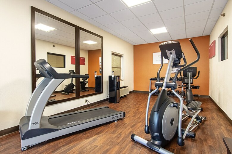 Hotel Comfort Suites Airport