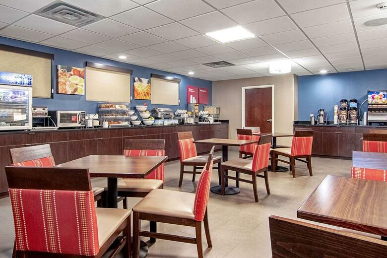 Hotel Comfort Suites Airport