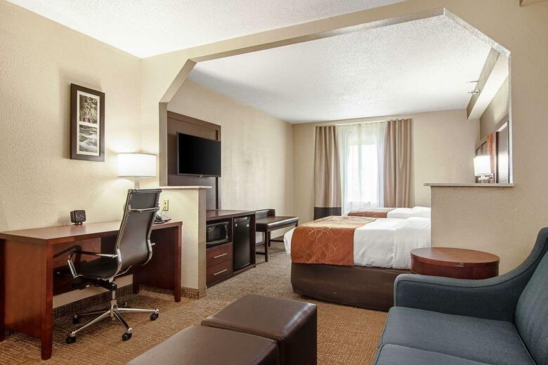 Hotel Comfort Suites Airport