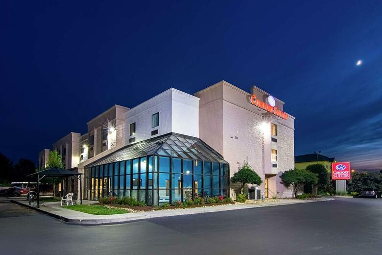 Hotel Comfort Suites Airport