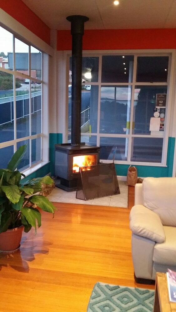 Waterfront Lodge Motel