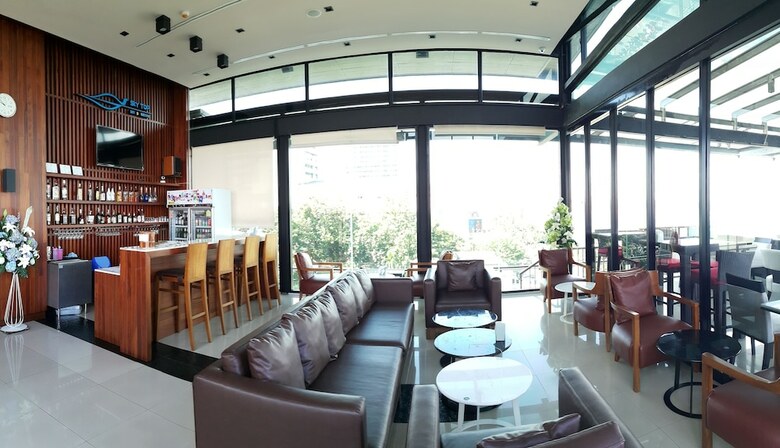 Hotel Serenotel Pattaya Beach Front