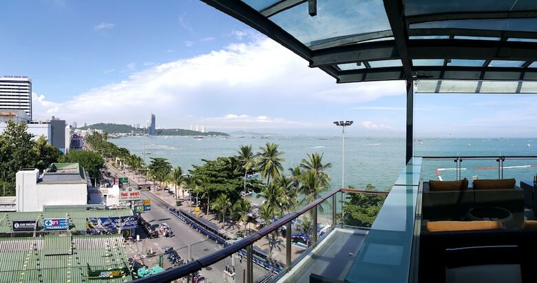 Hotel Serenotel Pattaya Beach Front