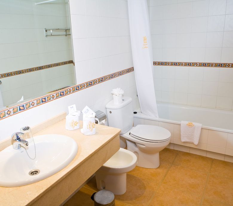 Aparthotel Punta Cabicastro
