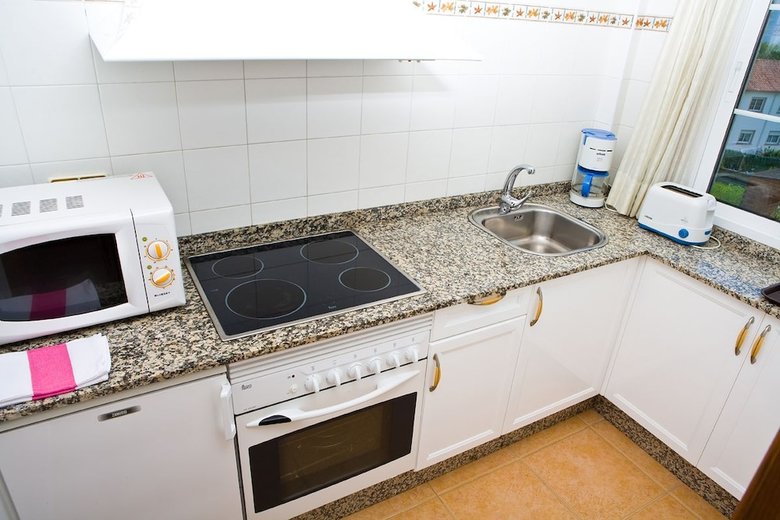 Aparthotel Punta Cabicastro