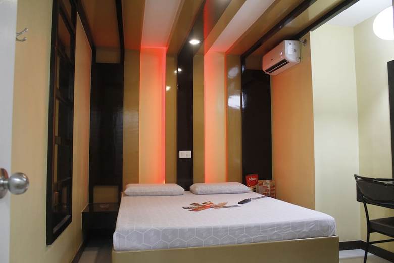 Hotel Sogo Lrt Monumento Station