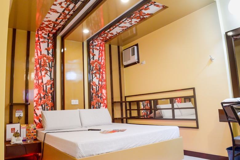 Hotel Sogo Lrt Monumento Station
