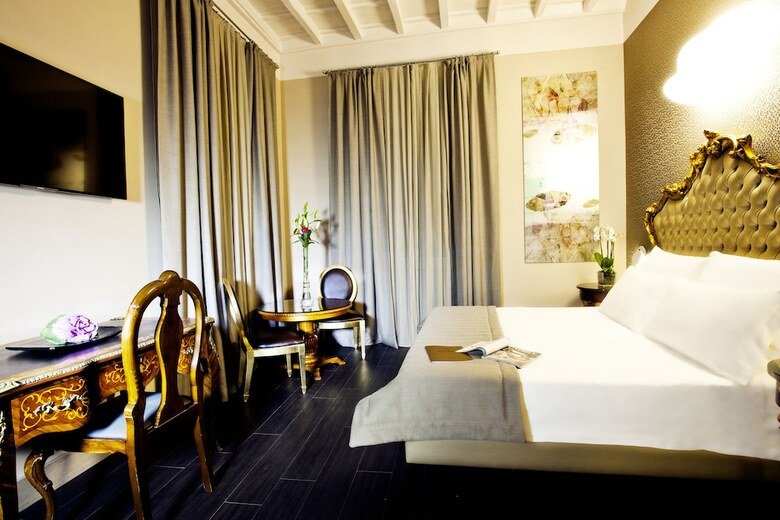 Corso 12 Rooms And Suites