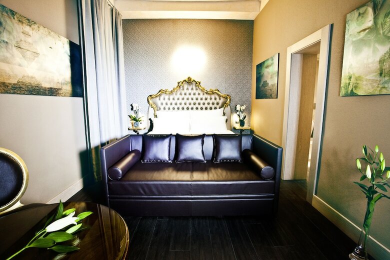 Corso 12 Rooms And Suites