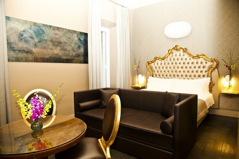 Corso 12 Rooms And Suites