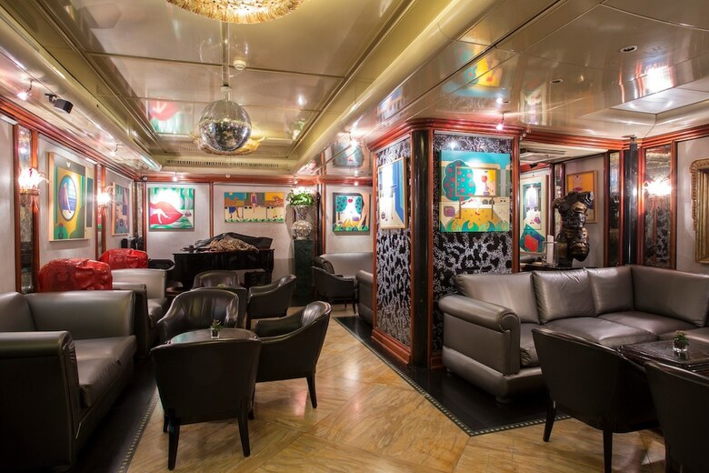Corso 12 Rooms And Suites