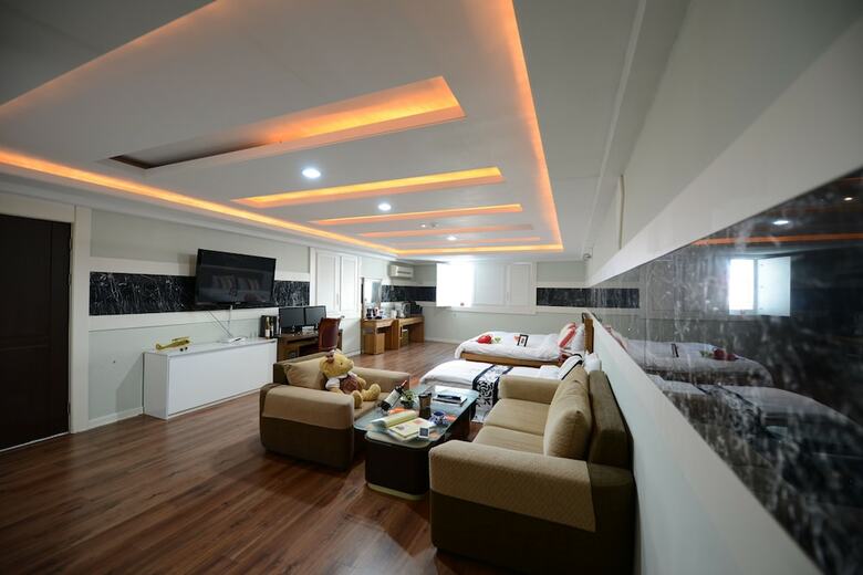 E Cheonan Hotel