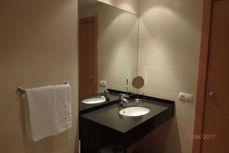 Apartamentos Vitivola Prat Condal 2-4 4t 1a/ 3r 1a