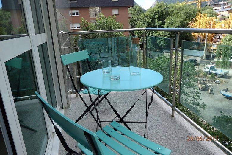 Apartamentos Vitivola Prat Condal 2-4 4t 1a/ 3r 1a