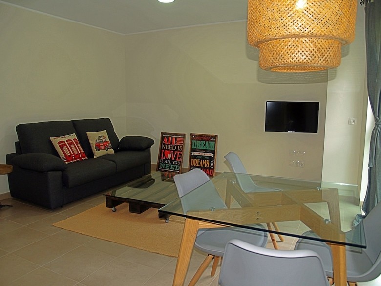 Apartamentos Vitivola Prat Condal 2-4 4t 5a/ 3r 5a
