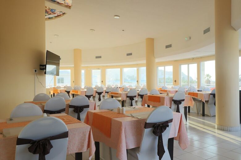 Hotel Capital O 224 Holiday Beach Resort