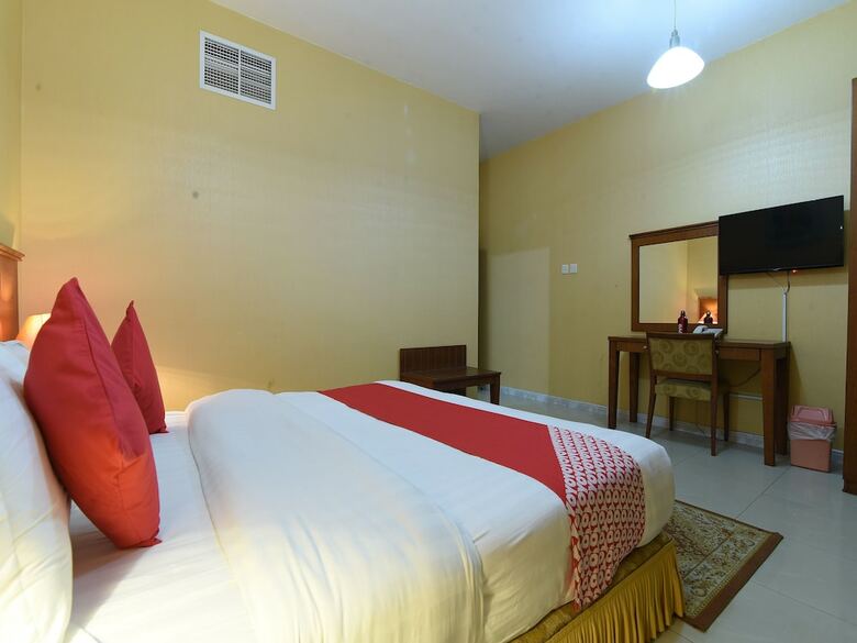 Hotel Oyo 274 California Suites