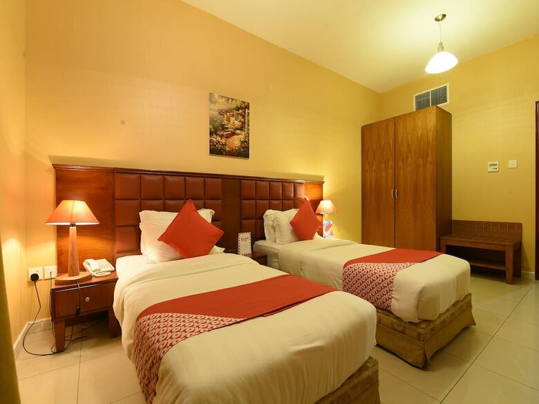 Hotel Oyo 274 California Suites