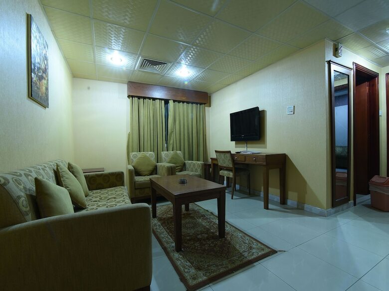 Hotel Oyo 274 California Suites