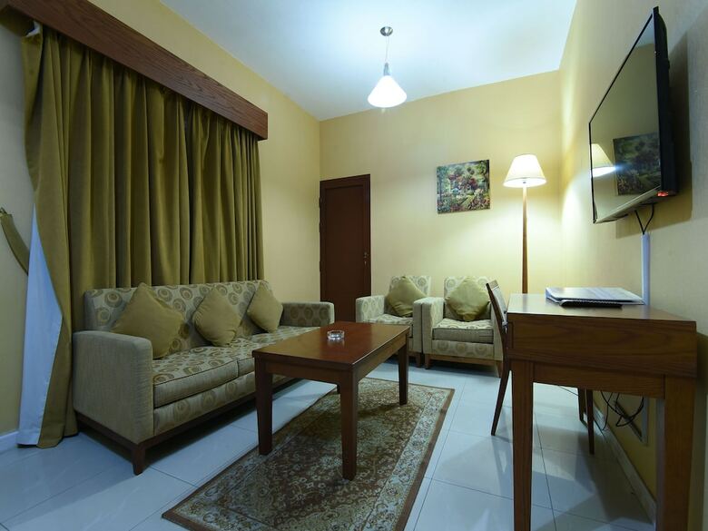Hotel Oyo 274 California Suites