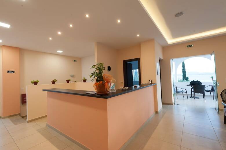 Aparthotel Crystal Blue Apartments