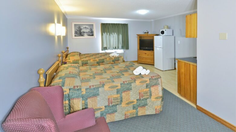 Motel Knights Inn Colonial Fireside Inn