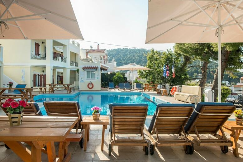 Aparthotel Kostis Villas