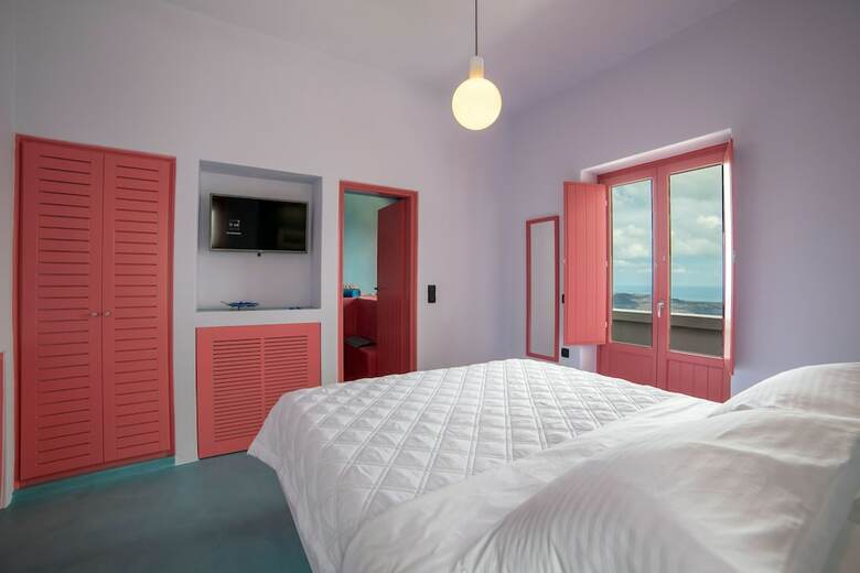 Hotel Caldera Edge Suites