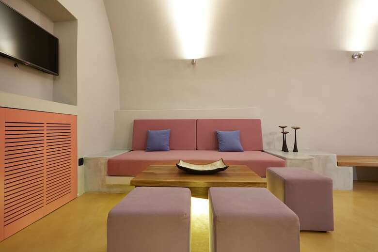 Hotel Caldera Edge Suites