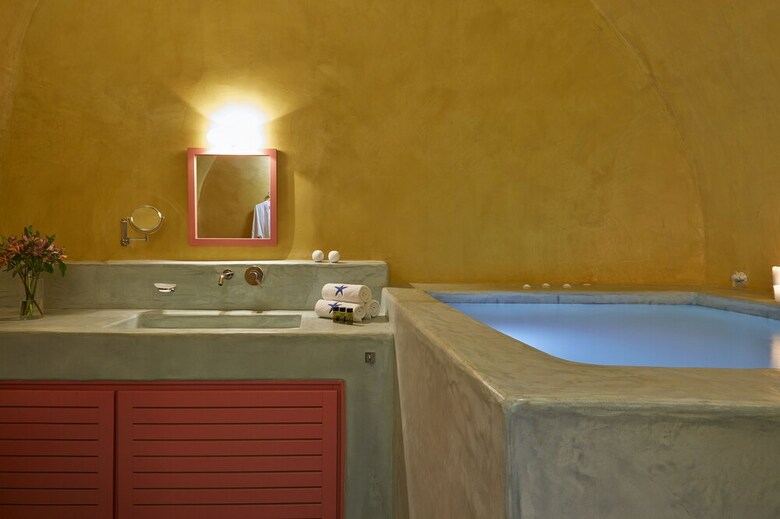 Hotel Caldera Edge Suites