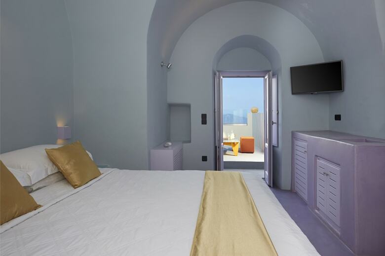 Hotel Caldera Edge Suites