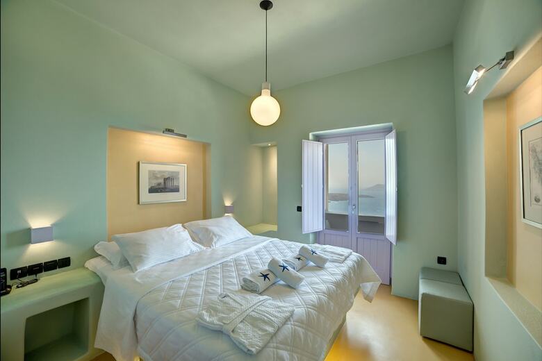 Hotel Caldera Edge Suites