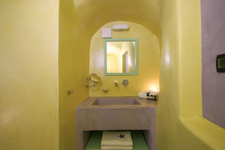 Hotel Caldera Edge Suites