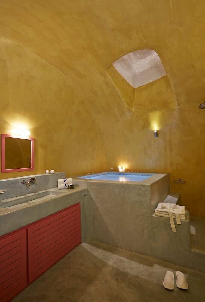 Hotel Caldera Edge Suites