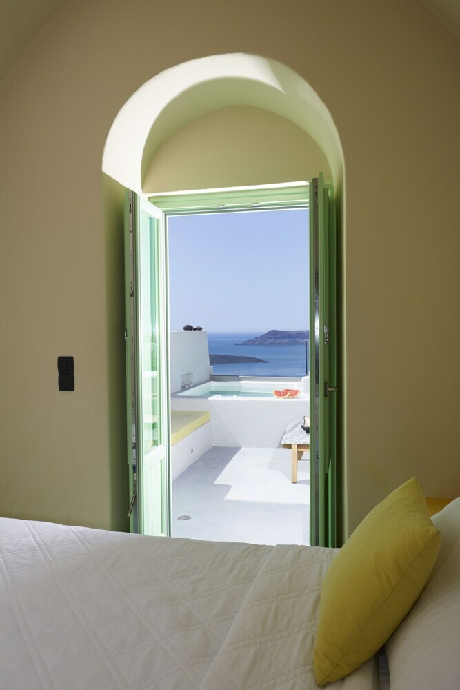 Hotel Caldera Edge Suites