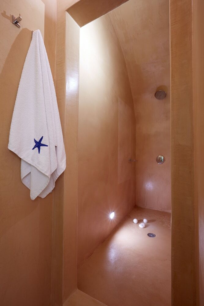Hotel Caldera Edge Suites