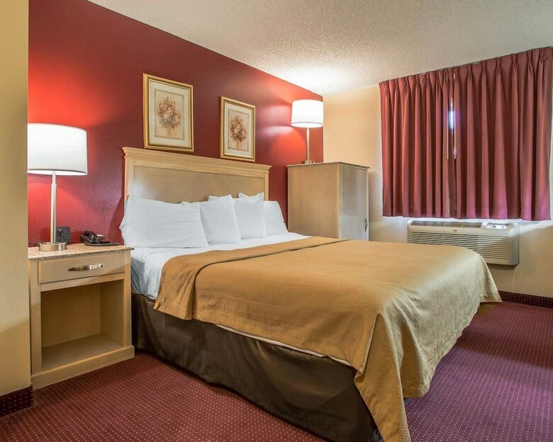 Hotel Rodeway Inn & Suites